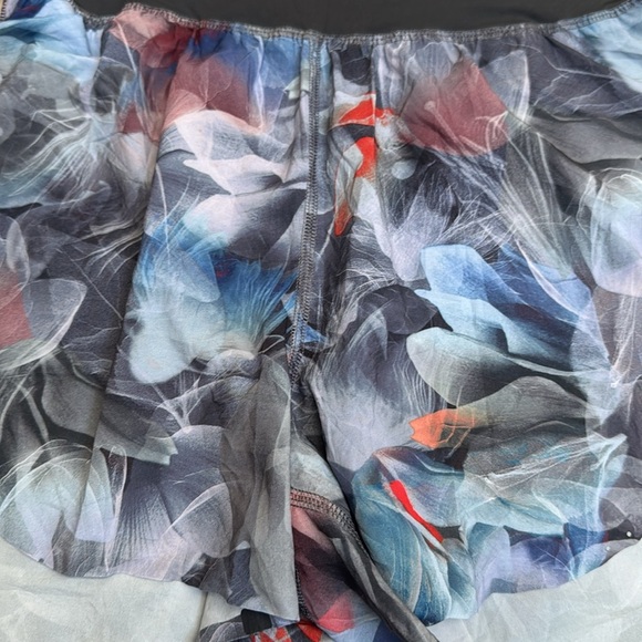 Lululemon reflective high rise 3” - Picture 2 of 4